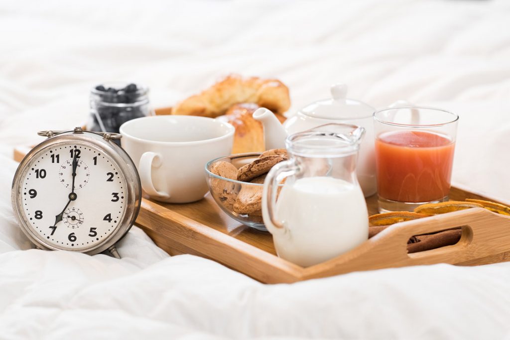 Tome seu café da manhã com tempo para aumentar sua disposição diária e evitar o cansaço.